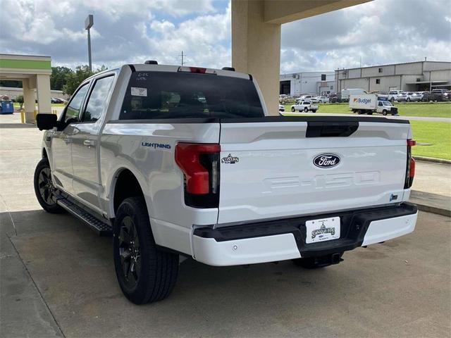 Photo of 2025 Oxford White Ford F-150 Lightning