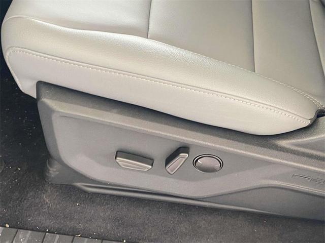 Photo of 2025 Oxford White Ford F-150 Lightning