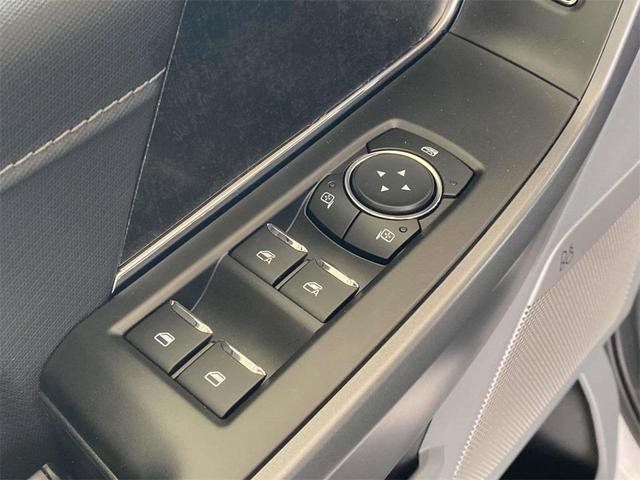 Photo of 2025 Oxford White Ford F-150 Lightning