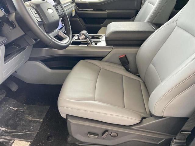 Photo of 2025 Oxford White Ford F-150 Lightning