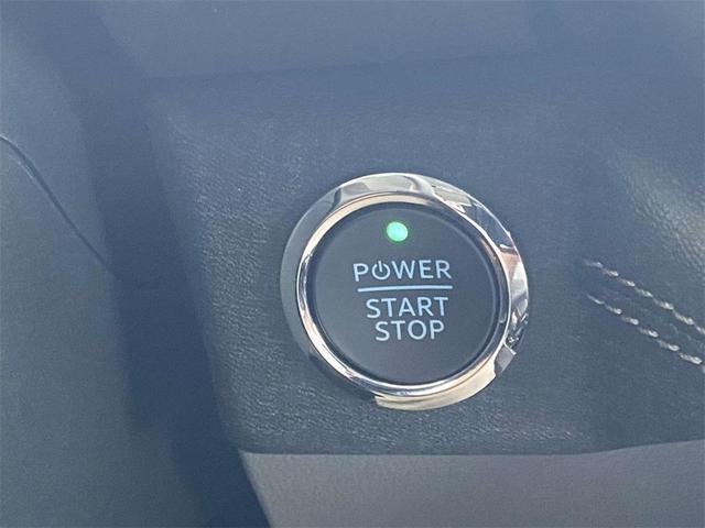 Photo of 2025 Oxford White Ford F-150 Lightning