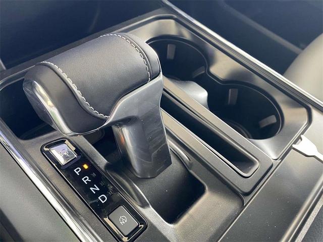 Photo of 2025 Oxford White Ford F-150 Lightning