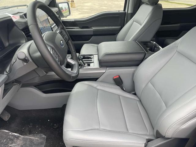 Photo of 2025 Oxford White Ford F-150 Lightning