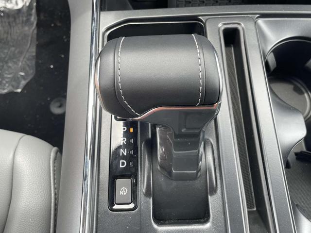 Photo of 2025 Oxford White Ford F-150 Lightning