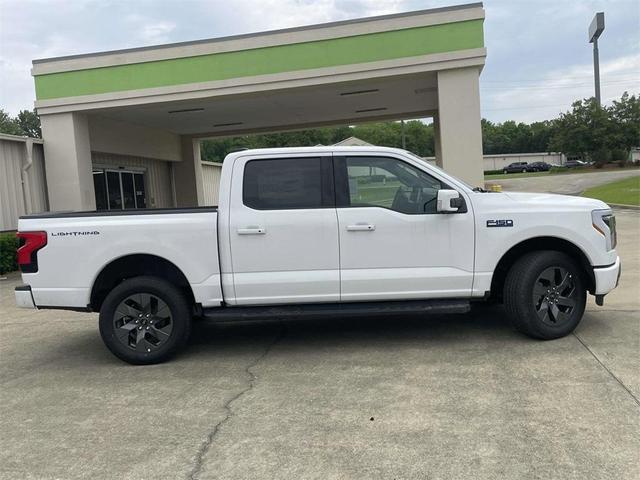Photo of 2025 Oxford White Ford F-150 Lightning