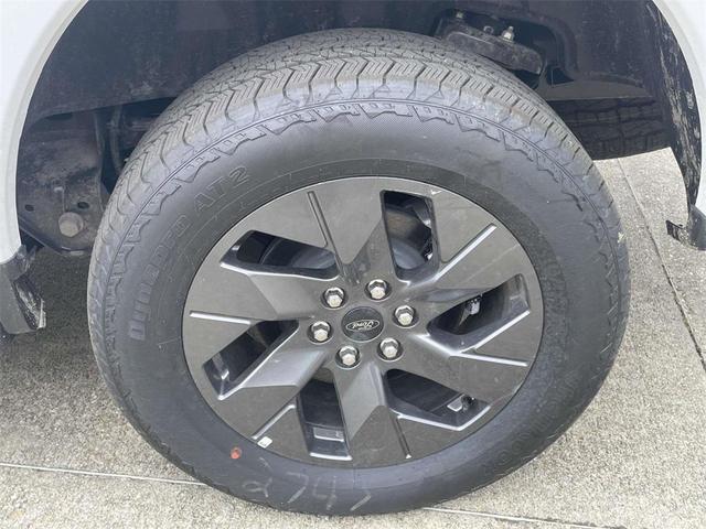 Photo of 2025 Oxford White Ford F-150 Lightning