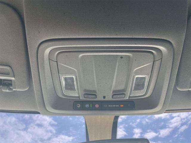 Photo of 2022 Summit White Chevrolet Silverado 2500