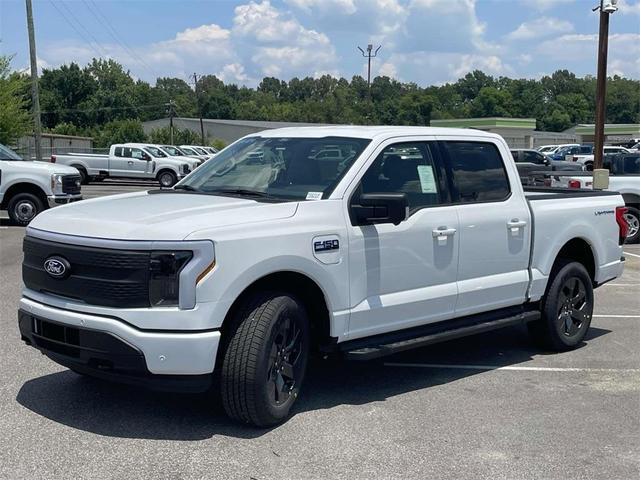 Photo of 2025 Oxford White Ford F-150 Lightning