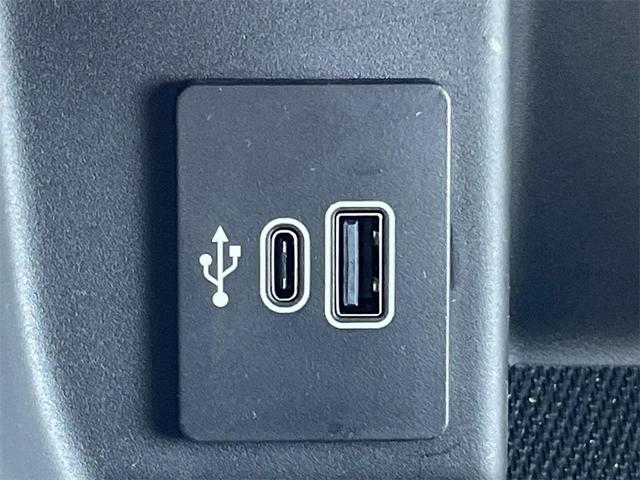 Photo of 2025 Oxford White Ford F-150 Lightning