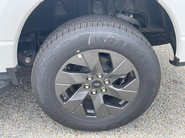 Photo of 2025 Oxford White Ford F-150 Lightning