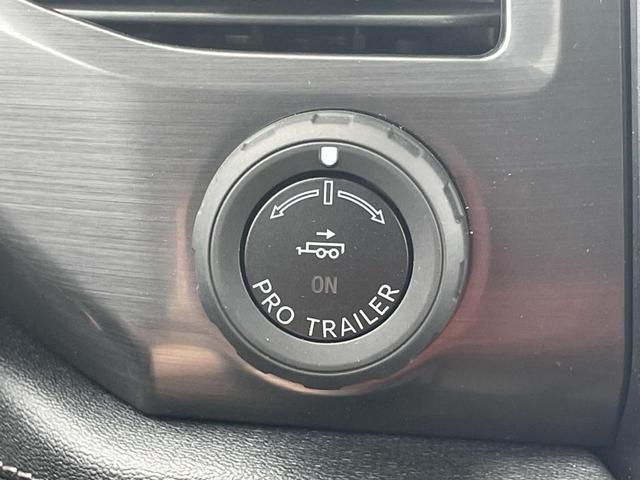 Photo of 2025 Oxford White Ford F-150 Lightning