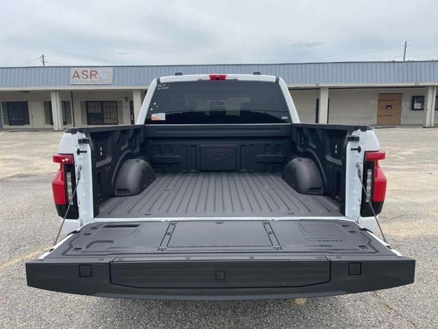 Photo of 2025 Oxford White Ford F-150 Lightning