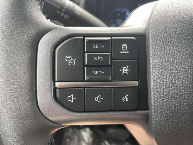 Photo of 2025 Oxford White Ford F-150 Lightning