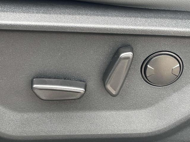 Photo of 2025 Oxford White Ford F-150 Lightning