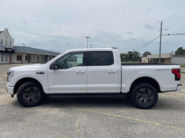 Photo of 2025 Oxford White Ford F-150 Lightning