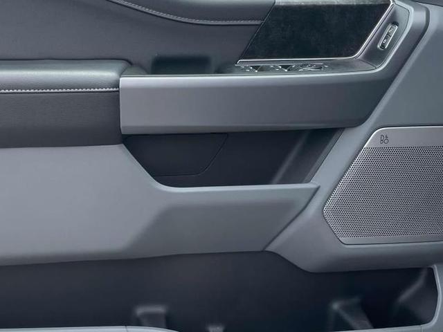 Photo of 2025 Oxford White Ford F-150 Lightning