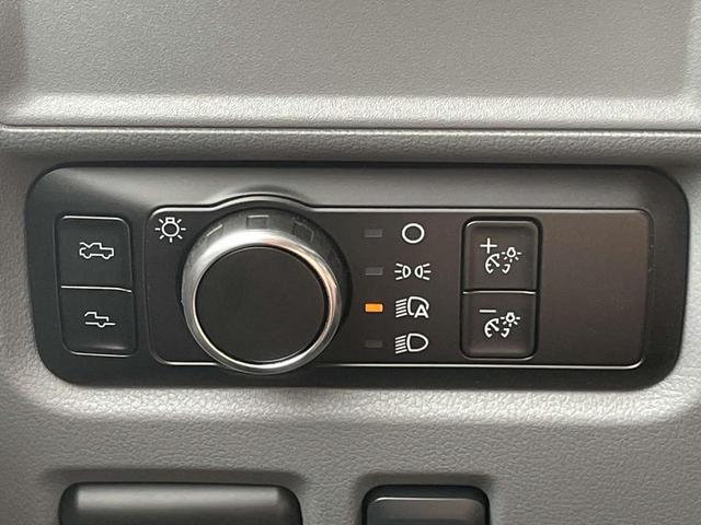 Photo of 2025 Oxford White Ford F-150 Lightning