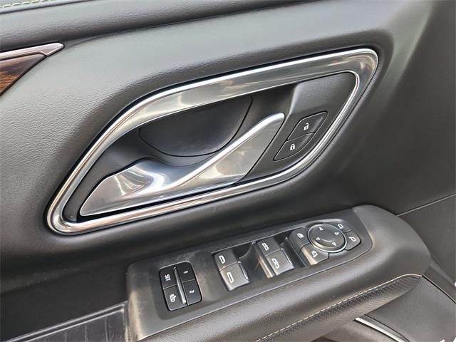 Photo of 2023 Summit White Chevrolet Suburban