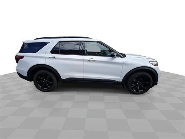 Photo of 2022 Star White Metallic Tri-Coat Ford Explorer