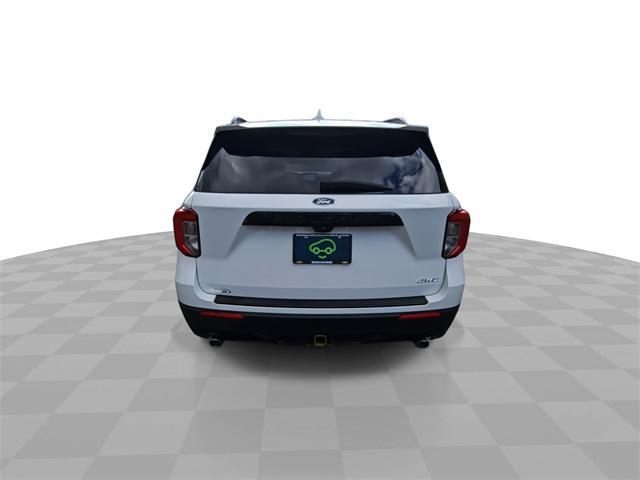 Photo of 2022 Star White Metallic Tri-Coat Ford Explorer