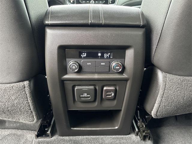Photo of 2023 Northsky Blue Metallic Chevrolet Traverse