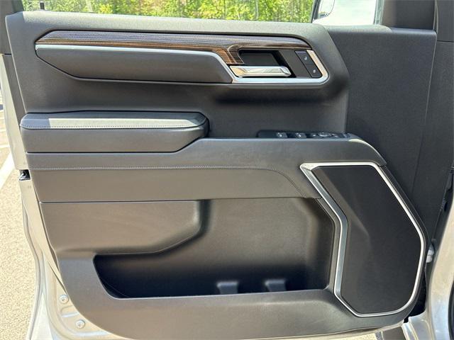Photo of 2022 Silver Ice Metallic Chevrolet Silverado 1500