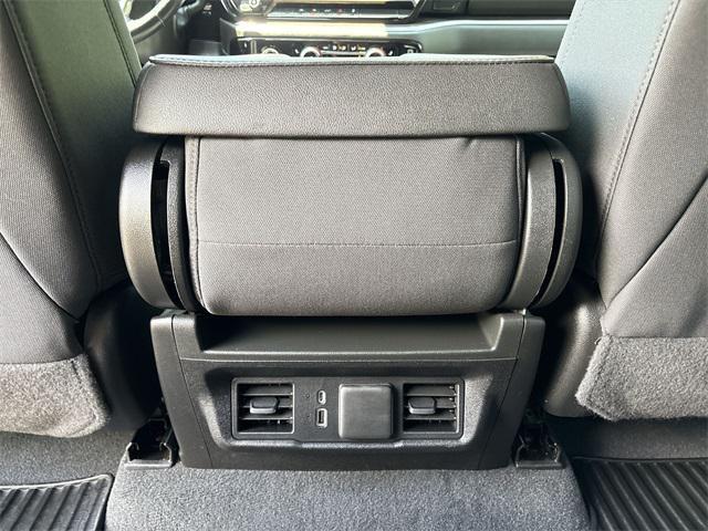 Photo of 2022 Silver Ice Metallic Chevrolet Silverado 1500
