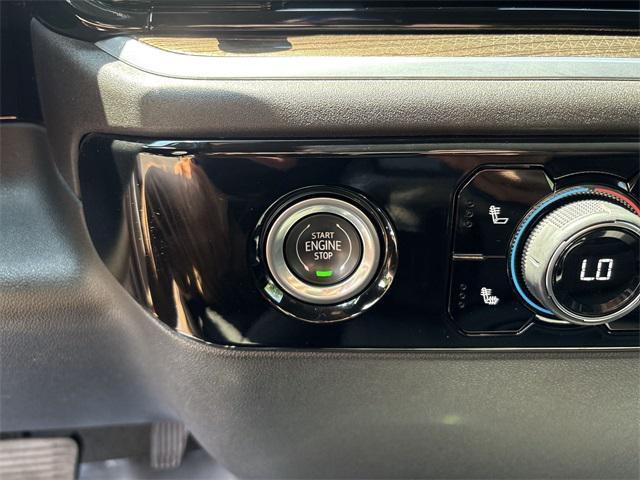 Photo of 2022 Silver Ice Metallic Chevrolet Silverado 1500