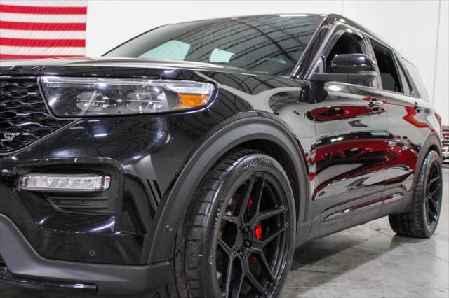 Photo of 2021 Agate Black Ford Explorer