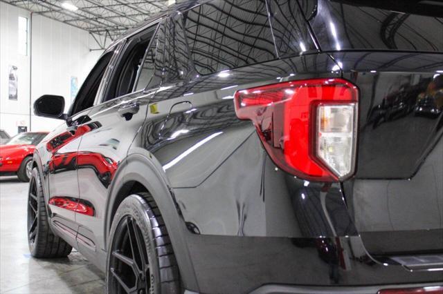 Photo of 2021 Agate Black Ford Explorer