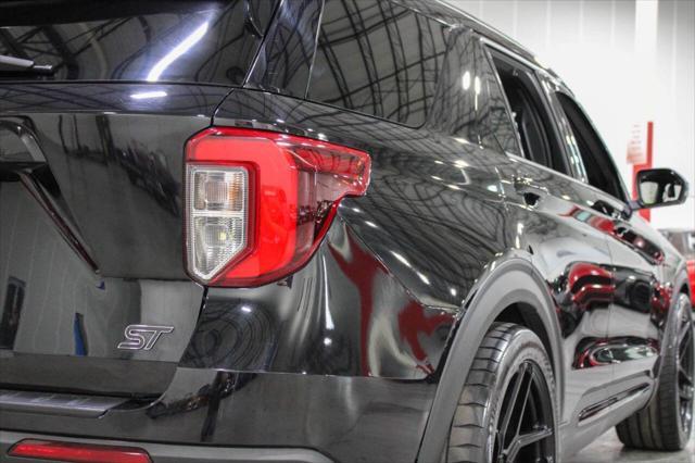 Photo of 2021 Agate Black Ford Explorer