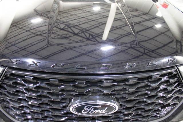 Photo of 2021 Agate Black Ford Explorer