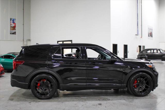 Photo of 2021 Agate Black Ford Explorer