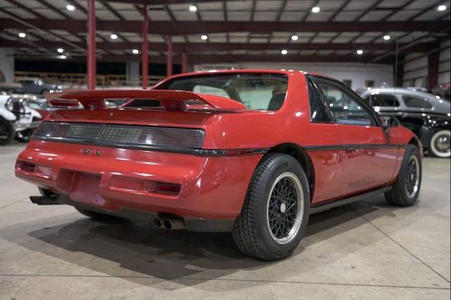 Photo of 1988 Red Pontiac Fiero