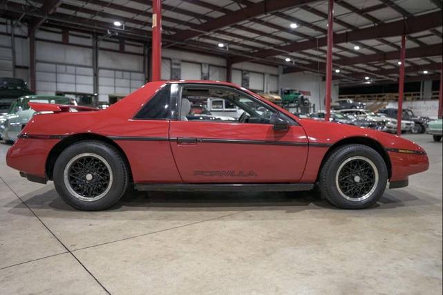 Photo of 1988 Red Pontiac Fiero