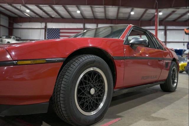 Photo of 1988 Red Pontiac Fiero