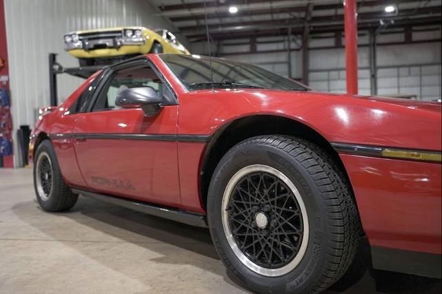 Photo of 1988 Red Pontiac Fiero