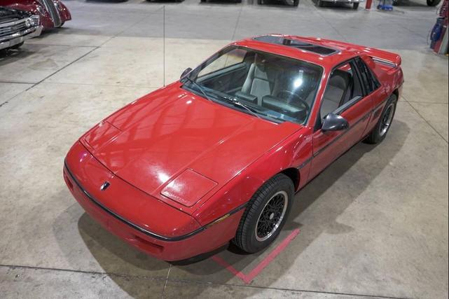 Photo of 1988 Red Pontiac Fiero