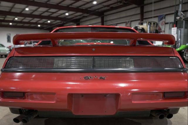 Photo of 1988 Red Pontiac Fiero