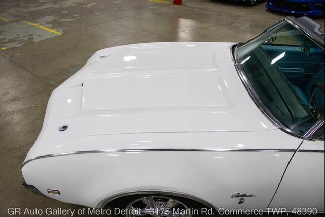 Photo of 1969 White Oldsmobile Cutlass