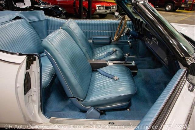 Photo of 1969 White Oldsmobile Cutlass