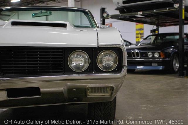 Photo of 1969 White Oldsmobile Cutlass