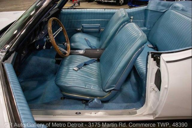 Photo of 1969 White Oldsmobile Cutlass