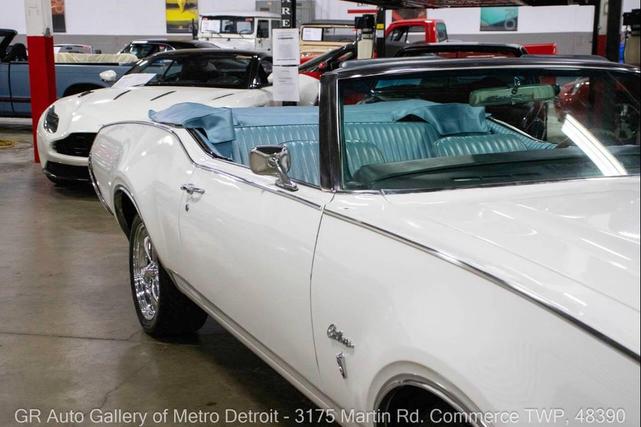 Photo of 1969 White Oldsmobile Cutlass