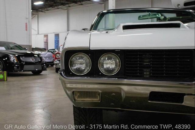 Photo of 1969 White Oldsmobile Cutlass