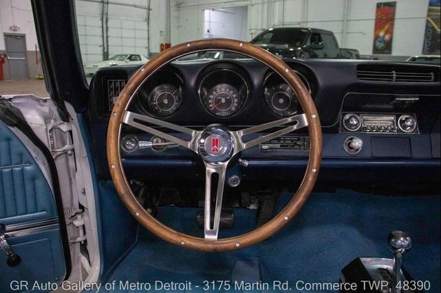 Photo of 1969 White Oldsmobile Cutlass