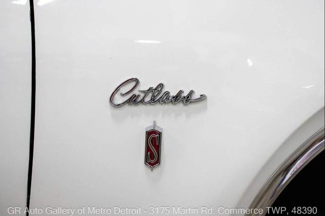Photo of 1969 White Oldsmobile Cutlass