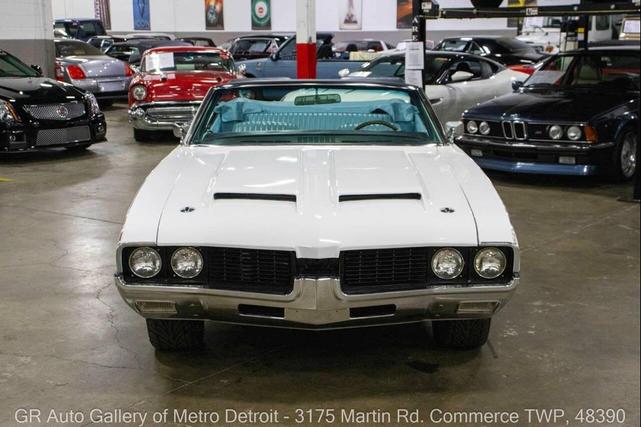Photo of 1969 White Oldsmobile Cutlass