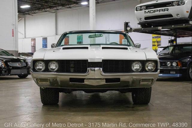 Photo of 1969 White Oldsmobile Cutlass