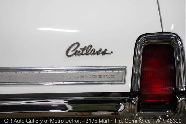 Photo of 1969 White Oldsmobile Cutlass